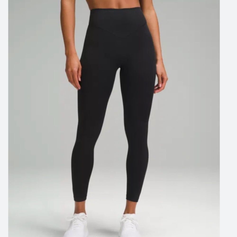 BNWOT Lululemon Breezethrough High-Rise Tight 28" - size 2